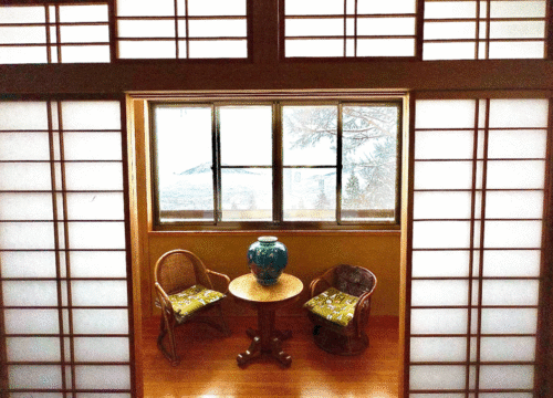 Spacious 3-bedroom apartment with forest view (Sleeps 6)